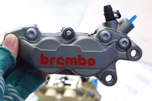 Tham khảo giá heo dầu Brembo hiện nay